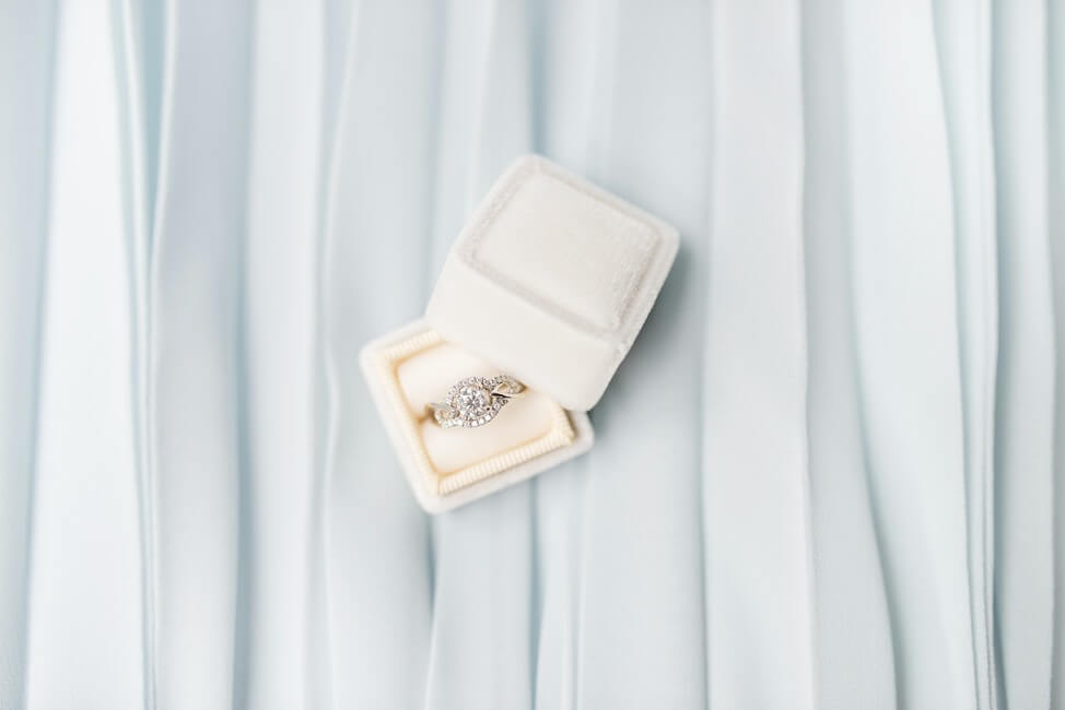 Designing A Minimalist Style Engagement Ring